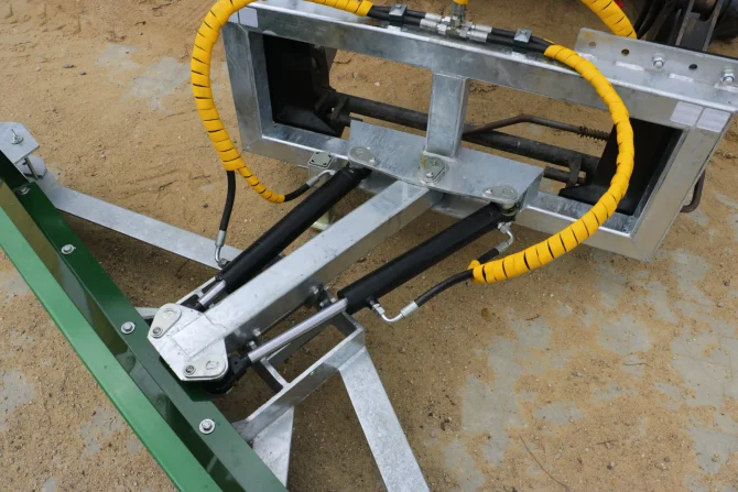 Zgarniacz skrętny hydraulicznie, ocynkowany KR-ZG-H